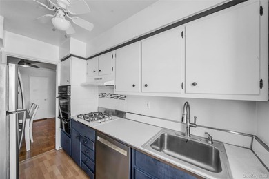 Welcome to this spacious and sun-filled Junior 4 co-op ideally - photo 9