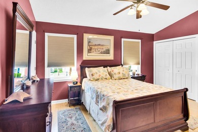Terrific and spacious end-unit 3-bedroom, 2.5-bath furnished - photo 16
