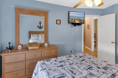 Terrific and spacious end-unit 3-bedroom, 2.5-bath furnished - photo 20