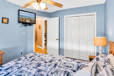 Terrific and spacious end-unit 3-bedroom, 2.5-bath furnished - photo 21