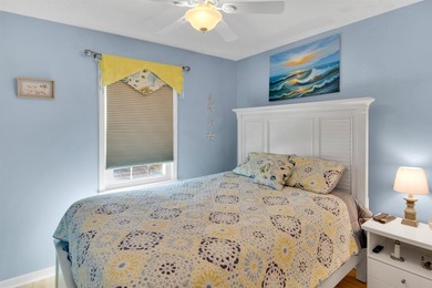 Terrific and spacious end-unit 3-bedroom, 2.5-bath furnished - photo 22
