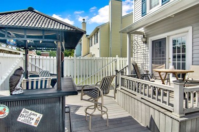 Terrific and spacious end-unit 3-bedroom, 2.5-bath furnished - photo 32