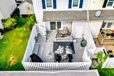 Terrific and spacious end-unit 3-bedroom, 2.5-bath furnished - photo 34