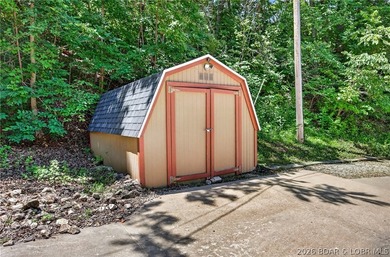 Lakefront living is easy in this 4 bedroom, 2.5 bath home - photo 45