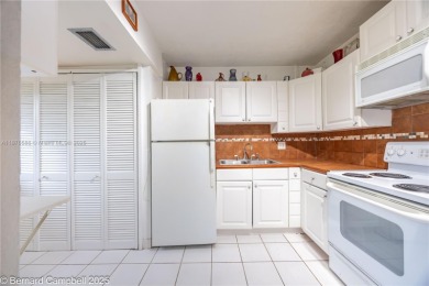 Lake Home Sale Pending in Plantation, Florida