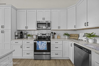 Welcome to this charming 1,400 sq ft, 3-bedroom, 2.5 bath raised - photo 11