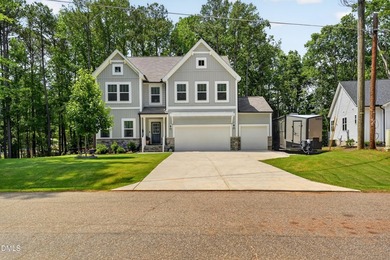 This beautifully crafted 2,820 sq ft home in the gated community - photo 1