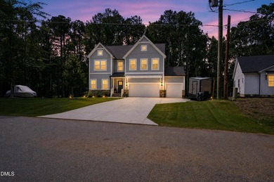 This beautifully crafted 2,820 sq ft home in the gated community - photo 2