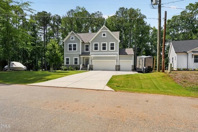 This beautifully crafted 2,820 sq ft home in the gated community - photo 3