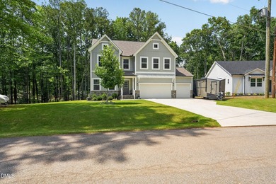 This beautifully crafted 2,820 sq ft home in the gated community - photo 4