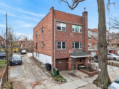 Prime Flushing location! Well-maintained legal 2-family home - photo 2