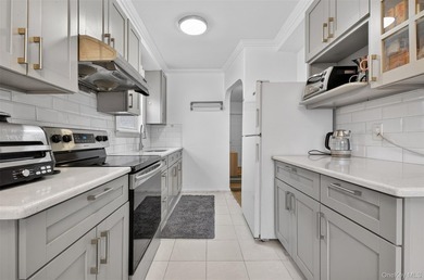 Prime Flushing location! Well-maintained legal 2-family home - photo 10