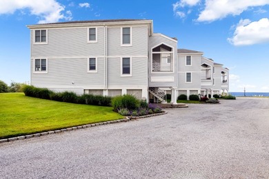 Nestled in the exclusive Hampton Court & Marina community at 580 - photo 2