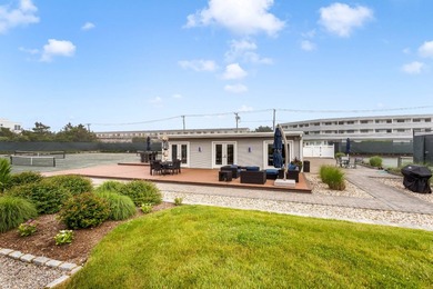 Nestled in the exclusive Hampton Court & Marina community at 580 - photo 3