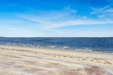 Nestled in the exclusive Hampton Court & Marina community at 580 - photo 8
