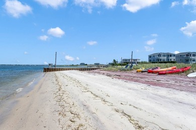 Nestled in the exclusive Hampton Court & Marina community at 580 - photo 10