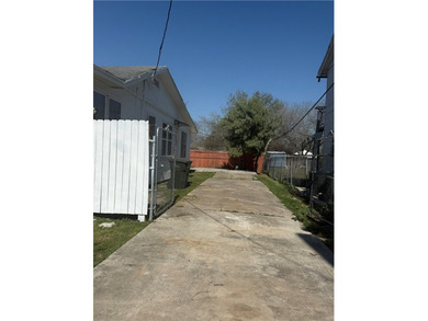 Welcome to 1816 Elizabeth St! It's located in the heart of - photo 11