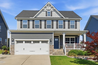 Enjoy this beautiful 3-bedroom, 2.5-bath home with a screened - photo 1