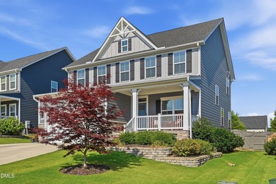 Enjoy this beautiful 3-bedroom, 2.5-bath home with a screened - photo 3