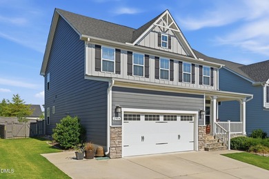 Enjoy this beautiful 3-bedroom, 2.5-bath home with a screened - photo 4