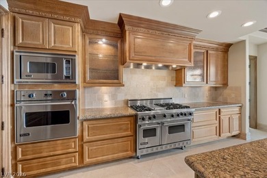 Great opportunity to own a higher floor two bedroom unit in - photo 6