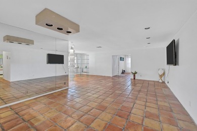 This wonderful 3bd/2bath single family home boast a spacious - photo 13