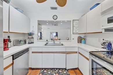 This wonderful 3bd/2bath single family home boast a spacious - photo 16