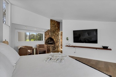 4010 Clubhouse Drive: Where Architectural Light Meets Lakeside - photo 17