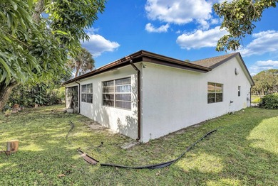 This wonderful 3bd/2bath single family home boast a spacious - photo 24