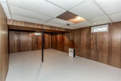Timeless charm, abundant natural light, and an unbeatable - photo 34