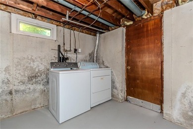 Timeless charm, abundant natural light, and an unbeatable - photo 36