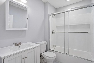 LOCATION! LOCATION! LOCATION!! THIS COMPLETELY UPDATED 3 BED 1.5 - photo 12