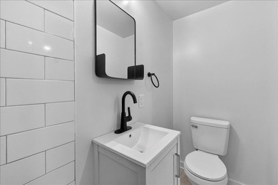 2023 Hugo Avenue is a beautifully renovated 2-bedroom, 2-bath - photo 17
