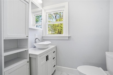 LOCATION! LOCATION! LOCATION!! THIS COMPLETELY UPDATED 3 BED 1.5 - photo 18