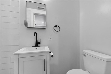 2023 Hugo Avenue is a beautifully renovated 2-bedroom, 2-bath - photo 19