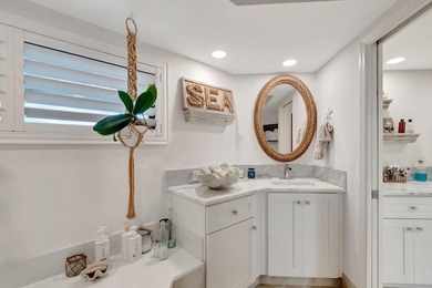 Finest location in Palm Beach, ultra- private, golf course and - photo 24