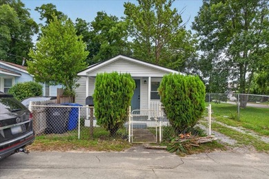 2023 Hugo Avenue is a beautifully renovated 2-bedroom, 2-bath - photo 25