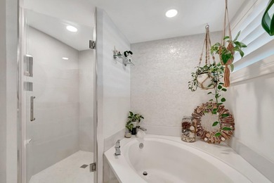 Finest location in Palm Beach, ultra- private, golf course and - photo 25