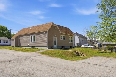 LOCATION! LOCATION! LOCATION!! THIS COMPLETELY UPDATED 3 BED 1.5 - photo 25