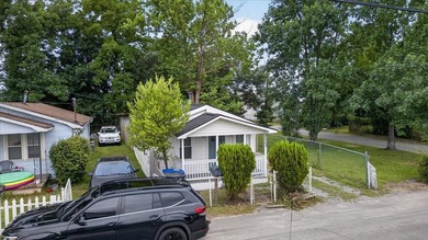 2023 Hugo Avenue is a beautifully renovated 2-bedroom, 2-bath - photo 26