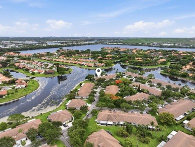 Beautifully updated 3-bedroom, 2-bath corner villa with 1,495 sq - photo 37