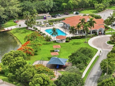 Beautifully updated 3-bedroom, 2-bath corner villa with 1,495 sq - photo 38