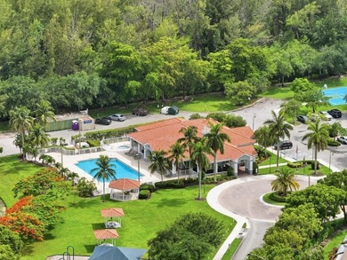 Beautifully updated 3-bedroom, 2-bath corner villa with 1,495 sq - photo 39
