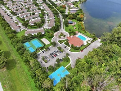 Beautifully updated 3-bedroom, 2-bath corner villa with 1,495 sq - photo 41