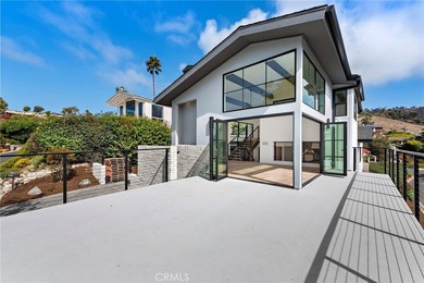Exquisite Coastal Retreat | Fully Remodeled 3BR/3BA with - photo 2