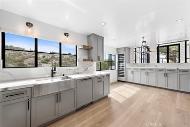 Exquisite Coastal Retreat | Fully Remodeled 3BR/3BA with - photo 6