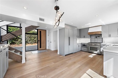 Exquisite Coastal Retreat | Fully Remodeled 3BR/3BA with - photo 8