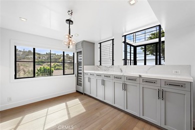Exquisite Coastal Retreat | Fully Remodeled 3BR/3BA with - photo 9