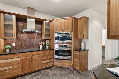 This gorgeous condo greets you with a handsome craftsman - photo 21