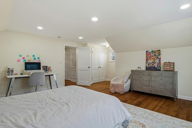 Located in the Village of Flower Hill, 38 Hewlett Lane is a - photo 22